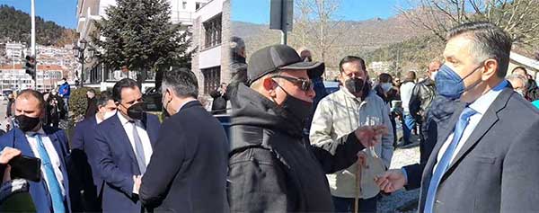 Έντονες αποδοκιμασίες κατά την άφιξη του Άδωνι Γεωργιάδη στην Καστοριά: «Έχουμε το ακριβότερο ρεύμα στην Ευρώπη»