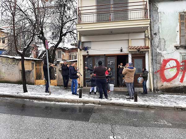 Κοζάνη παντός καιρού με τα χάλκινα στο δρόμο