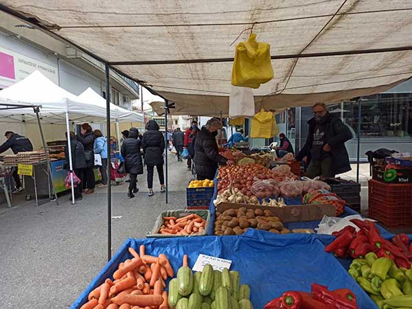 Δεν πέρασε ο νέος κανονισμός των λαϊκών αγορών Κοζάνης – Απαγορεύεται η εκφόρτωση από την προηγούμενη μέρα