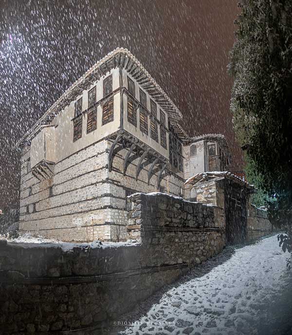 Αρχοντικό στη Σιάτιστα κατά την διάρκεια της χθεσινοβραδινής χιονόπτωσης