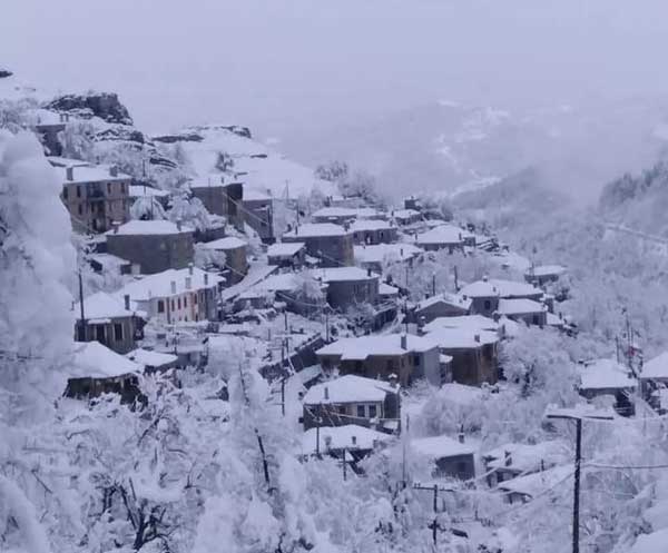 Πολύ χιόνι στον ορεινό Πεντάλοφο Βοΐου Κοζάνης