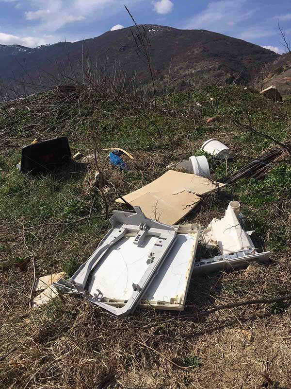 «Ένα παιδί μετράει τα σκουπίδια» και ζητά μία χάρη (Τα σκουπίδια των ασυνείδητων και ο θησαυρός της παιδικής ψυχής) – Γράφει η Ουρανία Στυλιάδου