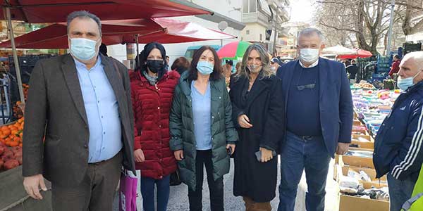 Κλιμάκιο του ΣΥΡΙΖΑ – Π.Σ. Ν.Ε. Κοζάνης και της Ο.Μ. Κοζάνης μαζί με βουλευτές του κόμματος στη λαϊκή αγορά της Κοζάνης και στο μπλόκο των αγροτών στα Κοίλα