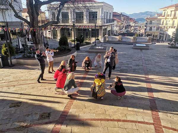 Ξέφρενο γλέντι την Τσικνοπέμπτη και στα Σέρβια (Βίντεο)