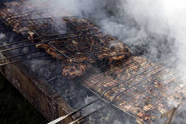 Πότε πέφτει φέτος η Τσικνοπέμπτη – Τα έθιμα του τσικνίσματος