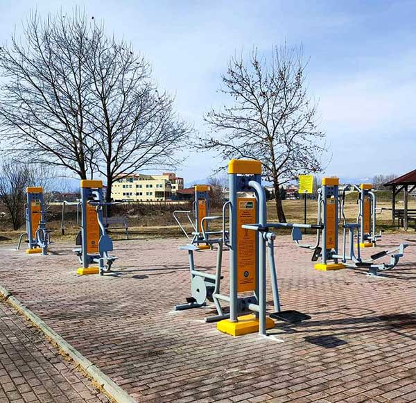 Υπαίθρια όργανα γυμναστικής στο Πάρκο Εκτάκτων Αναγκών Πτολεμαΐδας