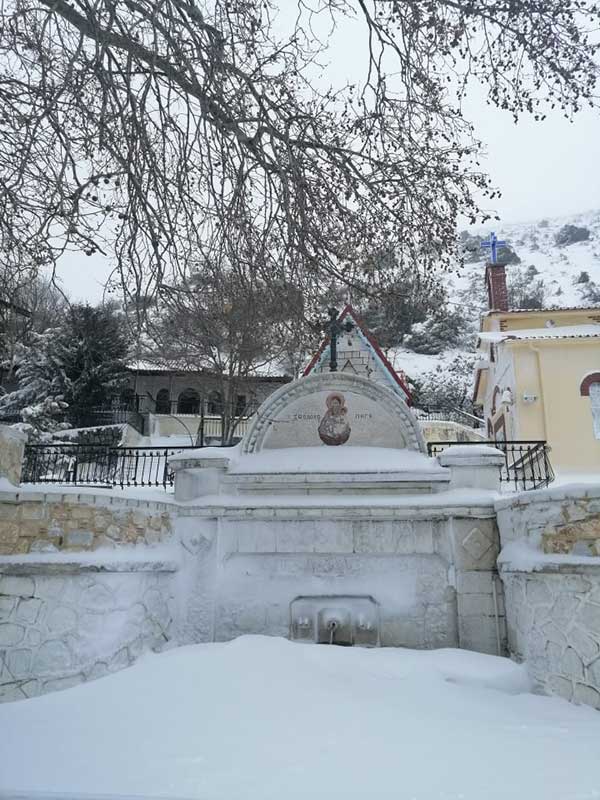 Στα λευκά η Ζωοδόχος πηγή