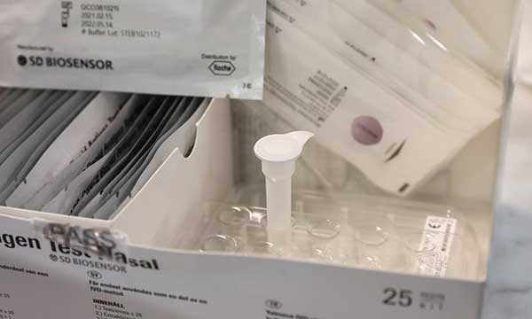 Συλλήψεις αστυνομικών για μαϊμού-rapid test – Στο «κόλπο» φαρμακοποιός