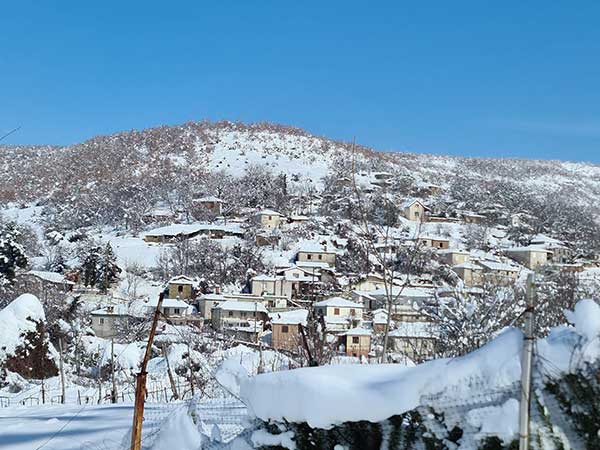 Πολύ χιόνι έπεσε και στη Μεταμόρφωση Κοζάνης