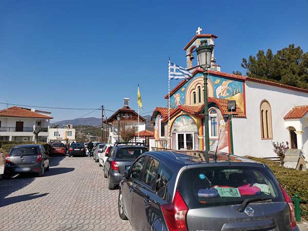 Αρκετός κόσμος επισκέφτηκε σήμερα την Νεράιδα Σερβίων (φωτογραφίες)