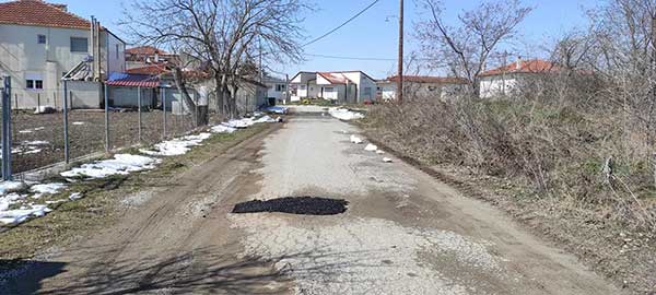 Πολλές οι λακούβες που άφησε ο χειμώνας στα Πετρανά