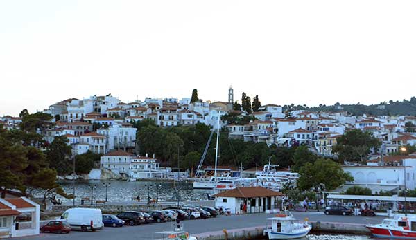Η Σκιάθος των αντιθέσεων