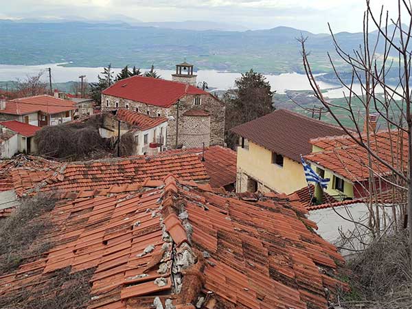 Στα μονοπάτια της παλιάς Καστανιάς Σερβίων με θέα τη λίμνη Πολυφύτου (Φωτογραφίες)