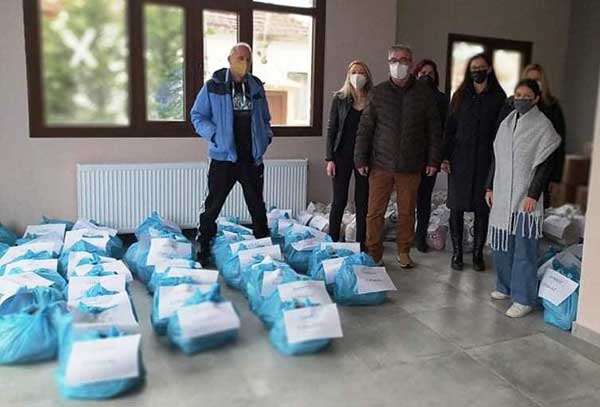 Δήμος Εορδαίας: Διανομή δεμάτων αγάπης και αλληλεγγύης σε πολίτες ευπαθών κοινωνικών ομάδων