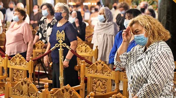 Με μάσκες στην εκκλησία και όπου αλλού υπάρχει συγχρωτισμός