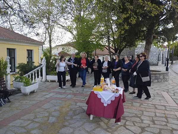 Το κάψιμο της τουλούπας την τρίτη μέρα του Πάσχα στον Πελεκάνο