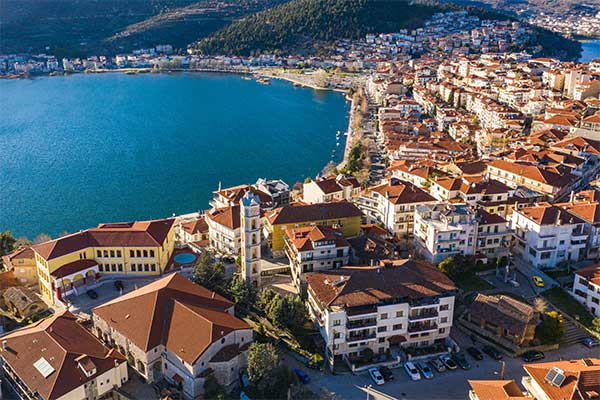 Σαρμάδες, αρμιά, κεφτεδάκια μακάλο: Στην Καστοριά της γαστρονομίας