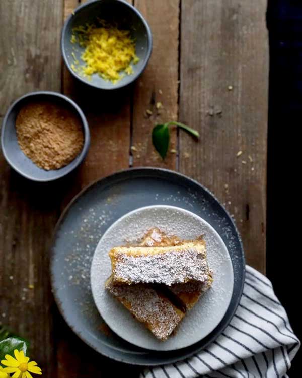 The 3 Cooks: Lemon pie bars με βάση από τσουρέκι