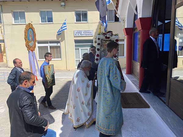 Το χαρμόσυνο μήνυμα της Αναστάσεως στο Πρωτοχώρι Κοζάνης