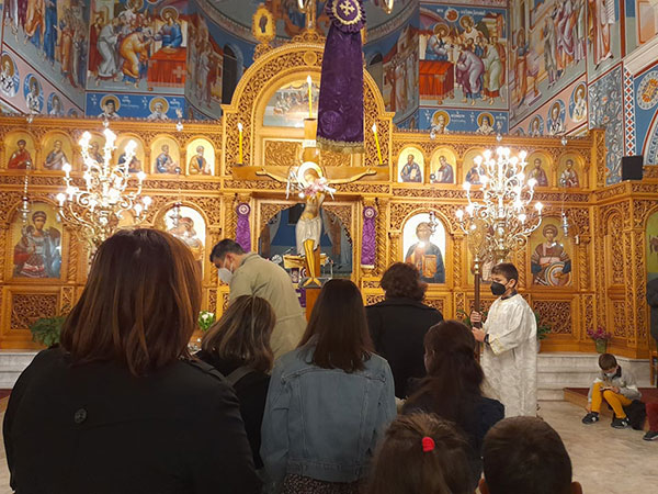 Προσκύνηση του Εσταυρωμένου