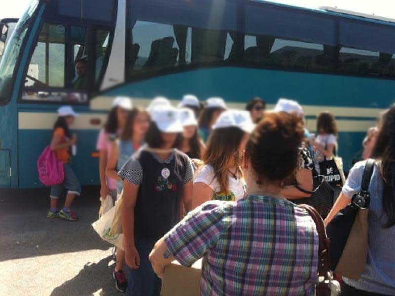 Επιτρέπονται οι σχολικές γιορτές με συμμετοχή γονέων, οι μαθητικοί διαγωνισμοί και οι εκπαιδευτικές εκδρομές