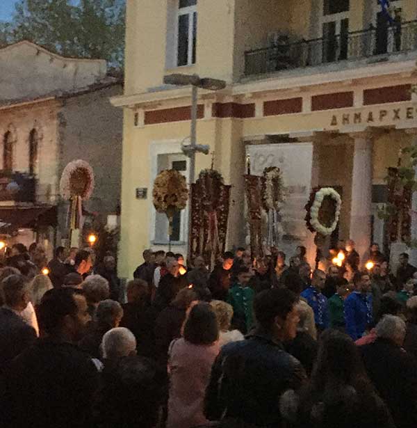Τέτοια σύναξη είχε να δει η πόλη από την απελευθέρωσή της – Του Βασίλη Καραγιάννη