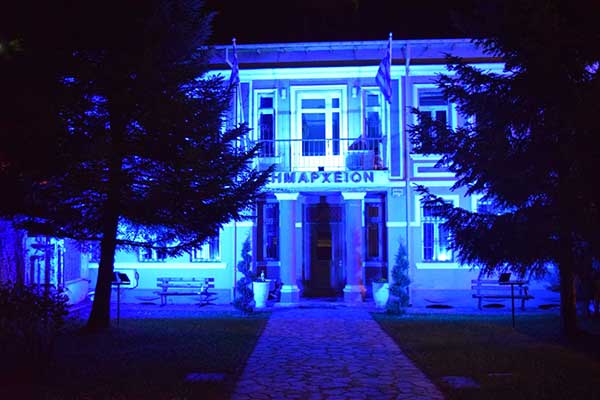 Ο Δήμος Φλώρινας φωταγώγησε μπλε το Δημαρχείο για την Παγκόσμια Ημέρα Ευχής και το Make-A-Wish