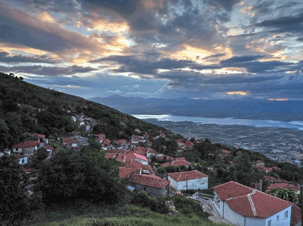 Όμορφη θέα από την Καστανιά Σερβίων