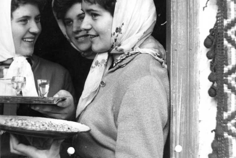 Ο Γιώργος Λάνθιμος και ο παραδοσιακός μακεδονικός γάμος στο Βελβεντό Κοζάνης