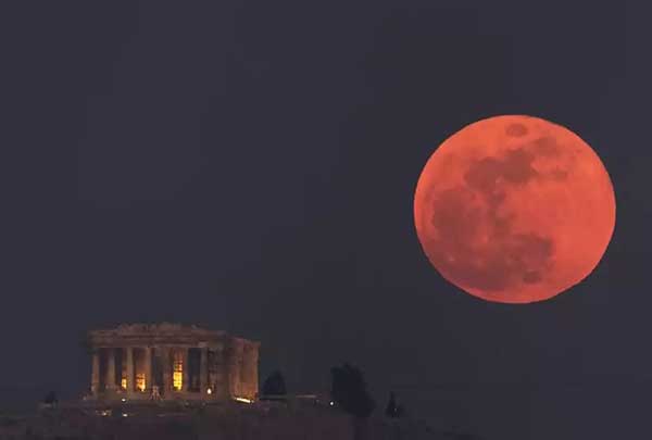 Ματωμένο φεγγάρι: Πότε θα δούμε την υπερπανσέληνο Μαΐου