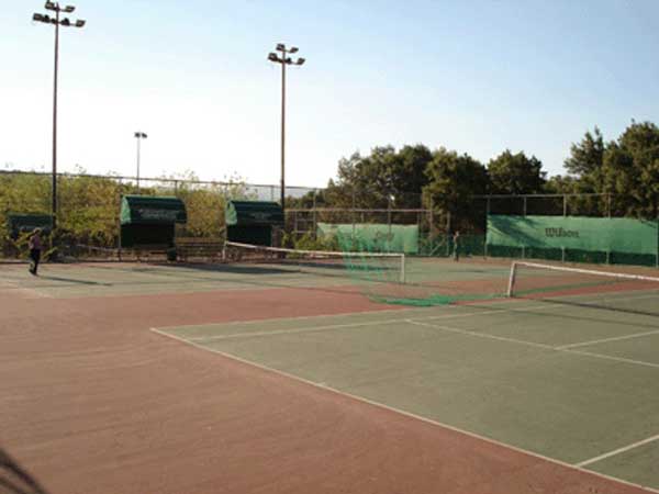 Φθορές στις εγκαταστάσεις του tennis club Κοζάνης στο «Κουρί»- Να κλείσει τώρα η μεγάλη πληγή της ανάπλασης