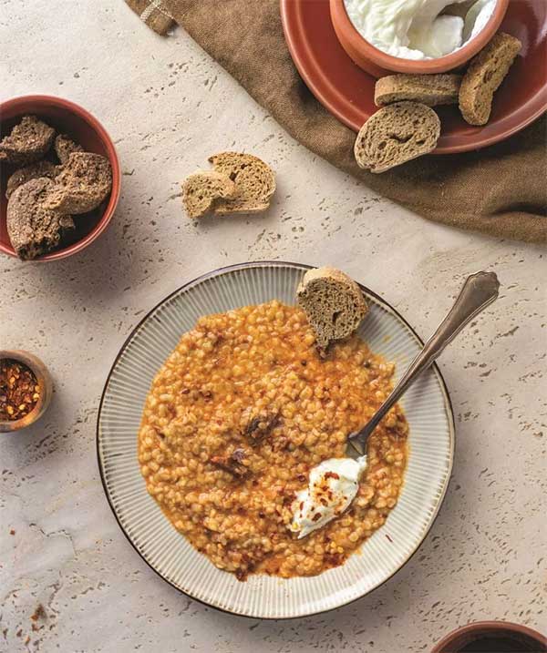 Πικάντικος τραχανάς με πελτέ και γιαούρτι