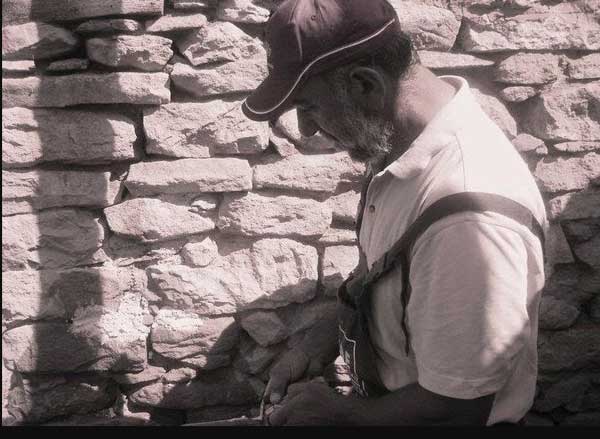Ο τεχνίτης Κώστας Ταρνανάς από τον Πεντάλοφο “Η παράδοση συνεχίζεται όπως πριν 100 χρόνια”