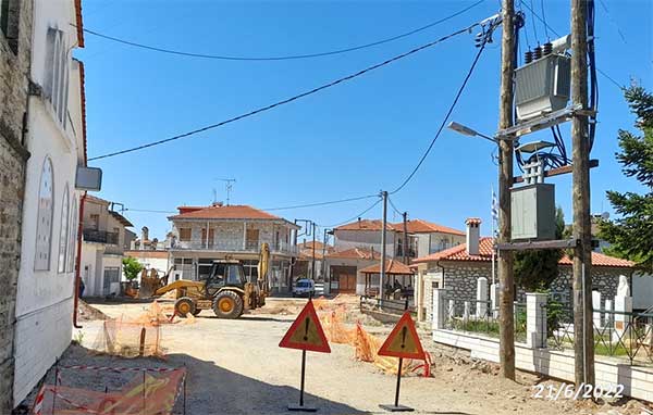 Mετακινήθηκε από τον ΔΕΔΔΗΕ ο μετασχηματιστής-υποσταθμός στην υπό ανάπλαση πλατεία του Μικροβάλτου, αλλά…