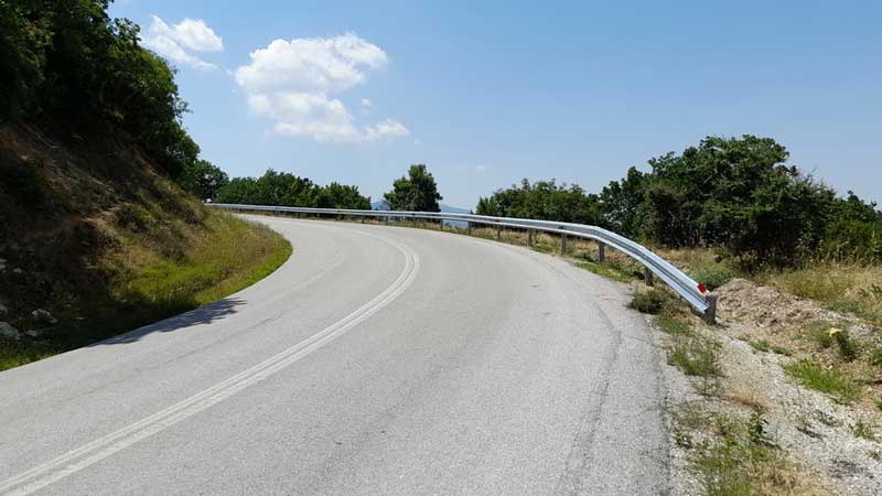 Προστατευτικές μπάρες στον επαρχιακό δρόμο Σερβίων-Ελάτης