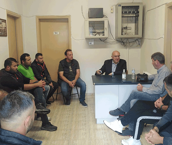 Συνάντηση με τους αγρότες και το τοπικό συμβούλιο Δρεπάνου για τις καταστροφές στις καλλιέργειες είχε ο υφυπουργός Μ. Παπαδόπουλος