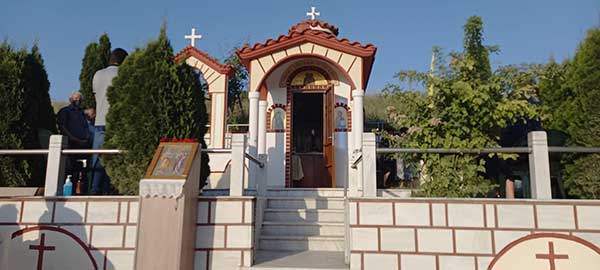 Εσπερινός στο εξωκλήσι των αγίων Πέτρου και Παύλου στον Κρόκο