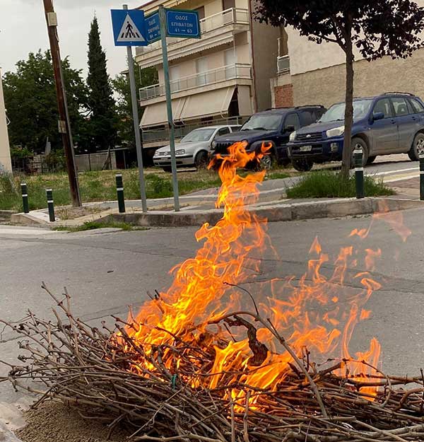 Θρακική Εστία Εορδαίας: Άναψαν οι φωτιές τ’ Αϊ Γιάννη του Κλήδονα στις γειτονιές της Πτολεμαΐδας