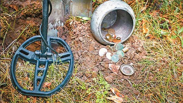 Ο Ιντιάνα Τζόουνς της Φλώρινας έγραψε ιστορία – Δεν βρήκε λίρες αλλά μπήκε στη «Διαύγεια»