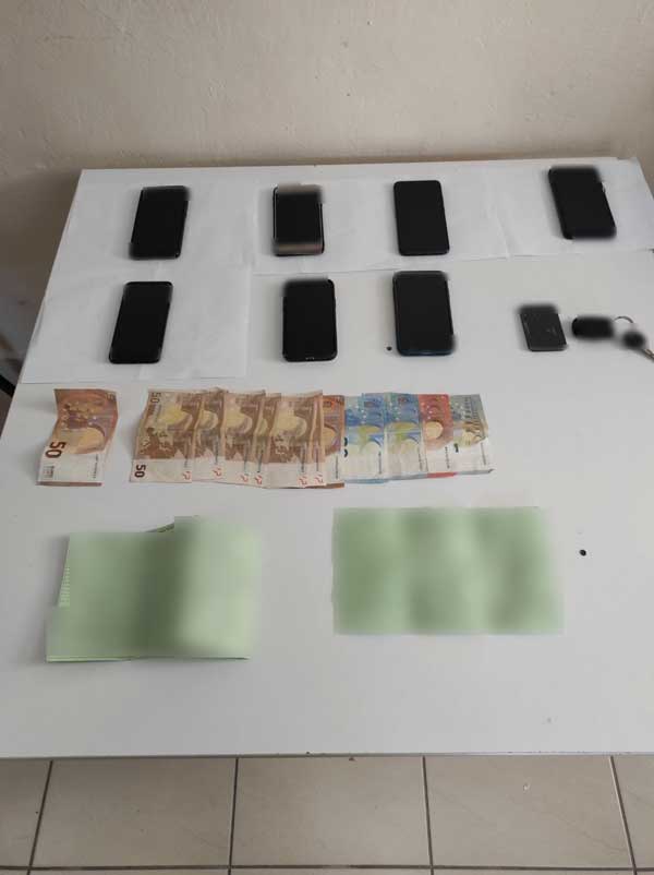 Συνελήφθησαν 2 διακινητές σε περιοχή της Κοζάνης, οι οποίοι μετέφεραν παράνομα με 2 Ι.Χ.Ε. αυτοκίνητα 12 άτομα