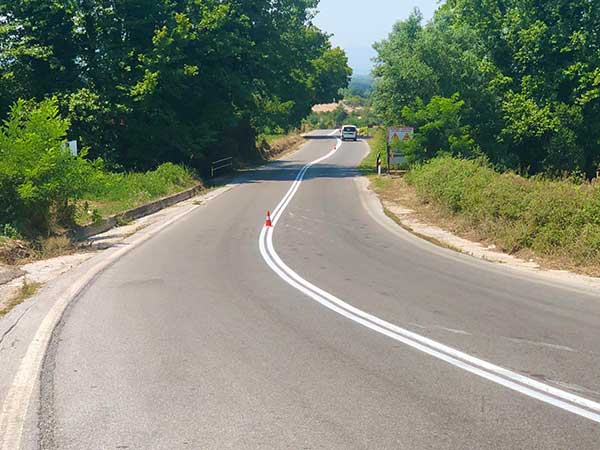 Διαγραμμίσεις του επαρχιακού δρόμου από Βελβεντό ως τη διασταύρωση της Εθνικής Οδού