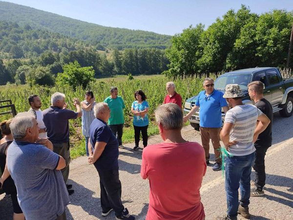 Στις περιοχές που επλήγησαν από το χαλάζι η Αντιπεριφερειάρχης Δ. Κοζατσάνη και ο Θεματικός Αντιπεριφερειάρχης Θωμάς Μάνος