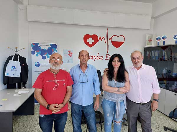 Επίσκεψη του Προέδρου του Ε.ΚΕ.Α. Π. Κατσίβελα στο γραφείο του συλλόγου εθελοντών αιμοδοτών “Σταγόνα Ελπίδας”