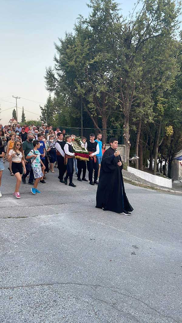 Κρόκος: Περιφορά εικόνας Αγίας Παρασκευής