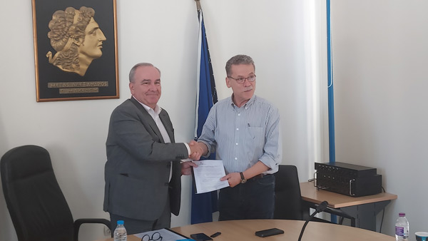 Ακρινή: Το εναλλακτικό σχέδιο μετεγκατάστασης παρέδωσε στο Συμβούλιο της Κοινότητας ο δήμαρχος Κοζάνης Λάζαρος Μαλούτας