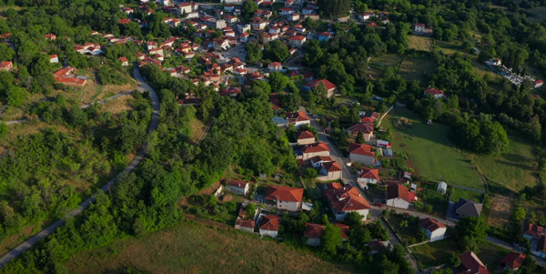 Στο δάσος των Αγίων Αποστόλων στην Μεταμόρφωση Κοζάνης ακούγοντας Ερωτόκριτο
