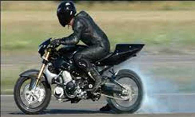 Πτολεμαΐδα: «Φαντομάς» μοτοσυκλετιστής αναστατώνει την πόλη