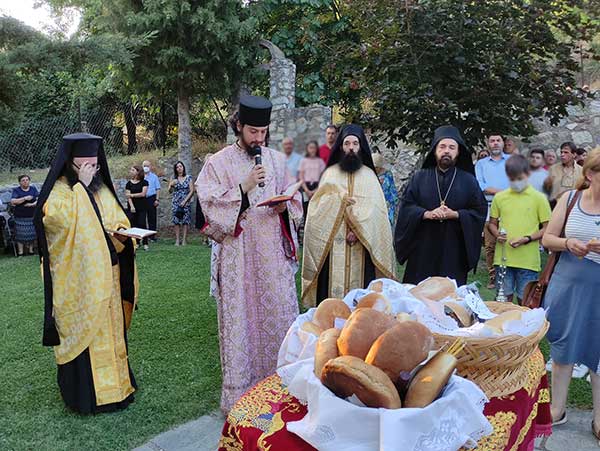 Εσπερινός μετ’αρτοκλασίας επί τη εορτή τής Αγίας Παρασκευής στο ομώνυμο μοναστήρι στα Νάματα