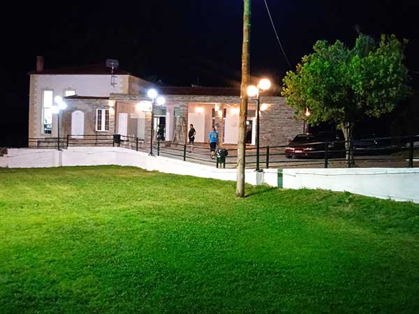 Βάψιμο, καθαριότητα, φωτισμός, όλα έτοιμα για το 1ο τουρνουά ποδοβόλεϊ στην Καισαρειά