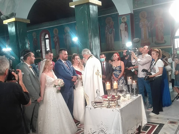 Δυο νύφες, δυο γαμπροί… “Διπλός γάμος” στον Άγιο Δημήτριο Κοζάνης με κεμεντζέδες και κλαρίνα